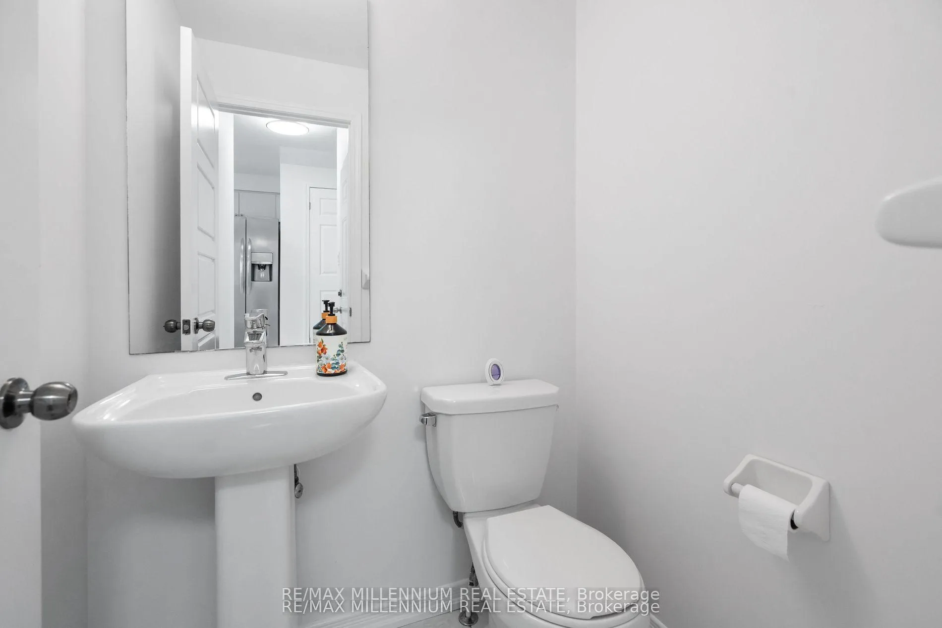 Photo 10 of 29 Cole Crescent, Brantford — HOMEH