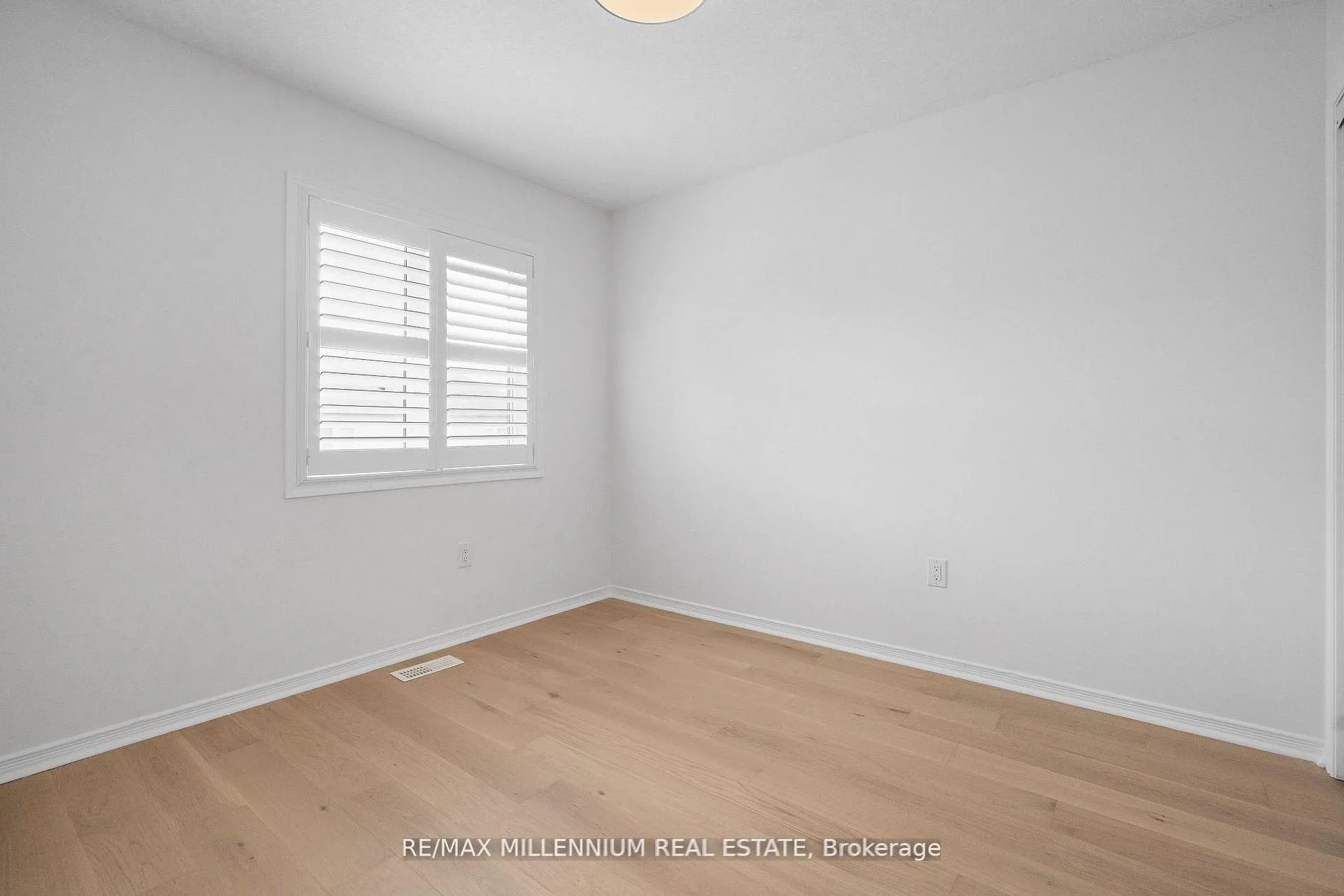 Photo 12 of 29 Cole Crescent, Brantford — HOMEH