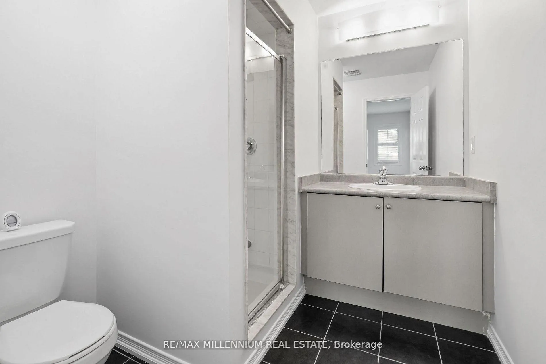 Photo 18 of 29 Cole Crescent, Brantford — HOMEH