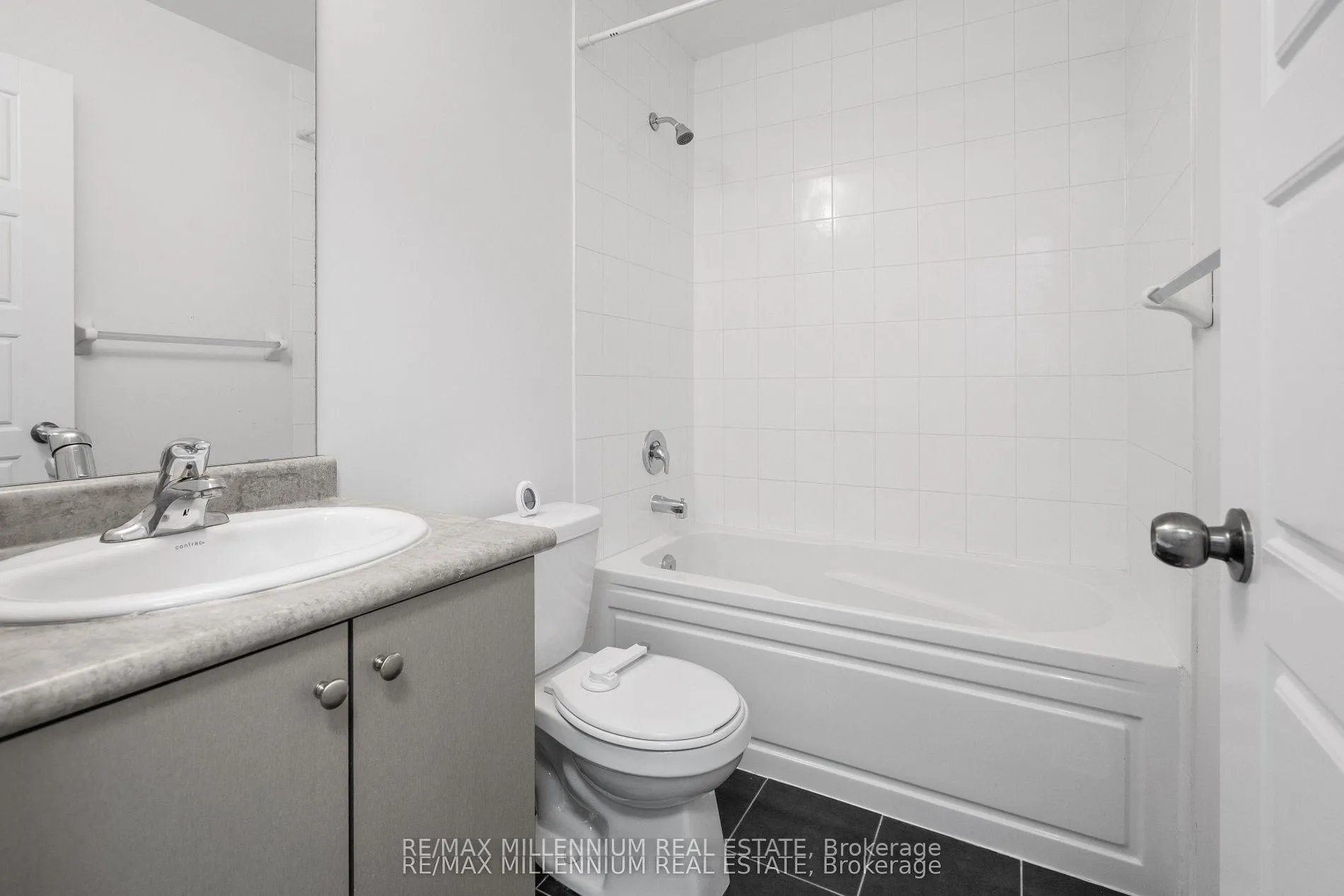 Photo 20 of 29 Cole Crescent, Brantford — HOMEH