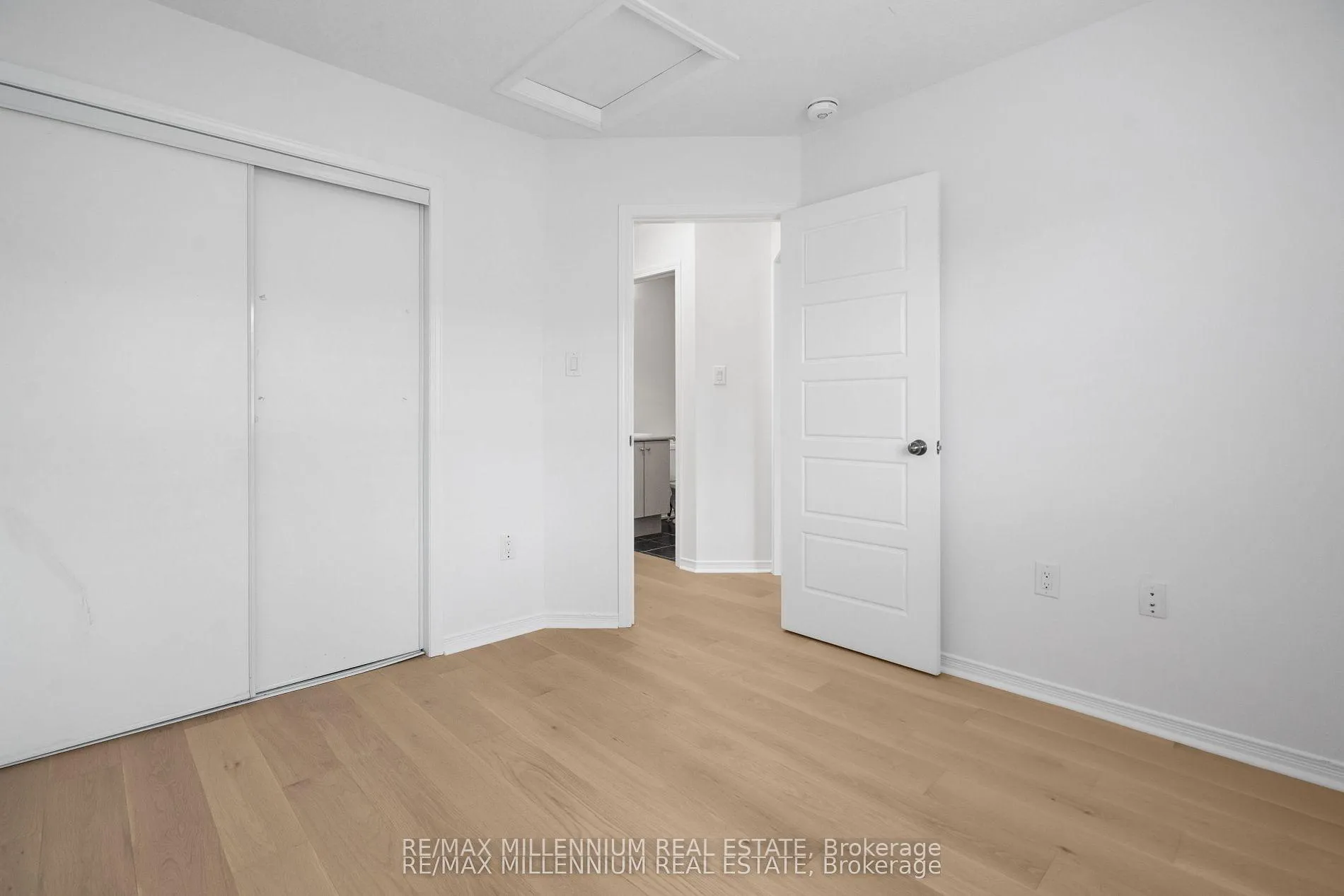 Photo 21 of 29 Cole Crescent, Brantford — HOMEH