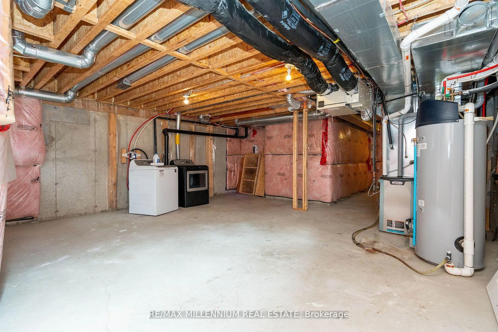 Photo 23 of 29 Cole Crescent, Brantford — HOMEH