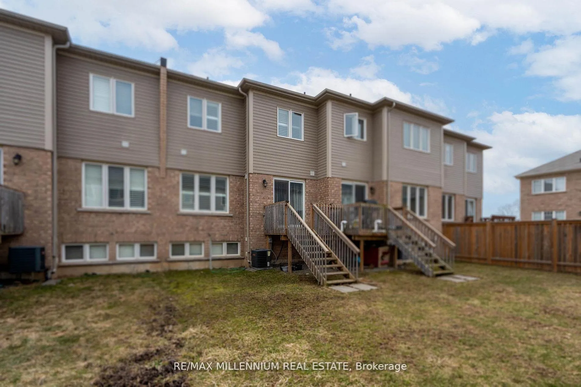Photo 24 of 29 Cole Crescent, Brantford — HOMEH