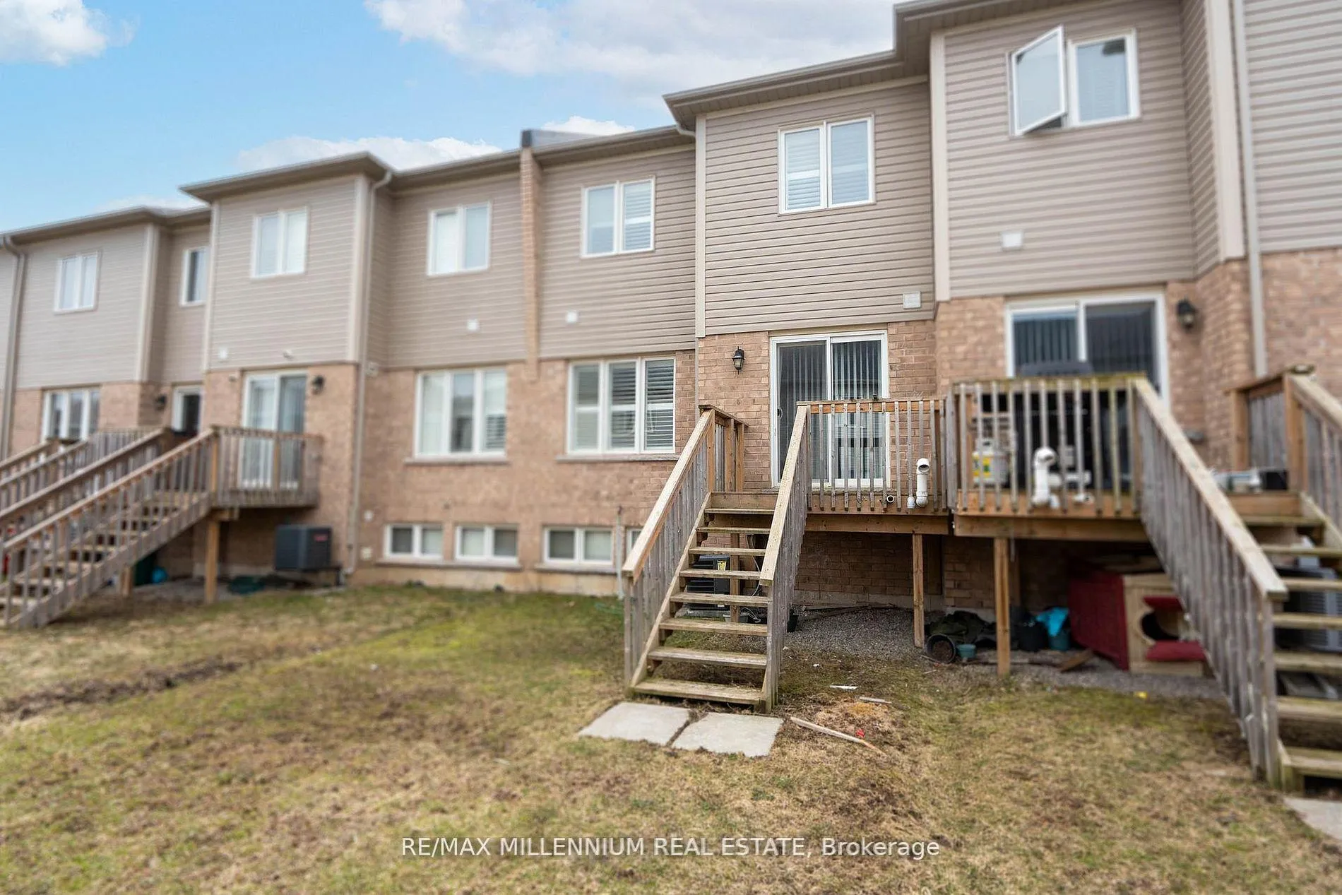 Photo 25 of 29 Cole Crescent, Brantford — HOMEH
