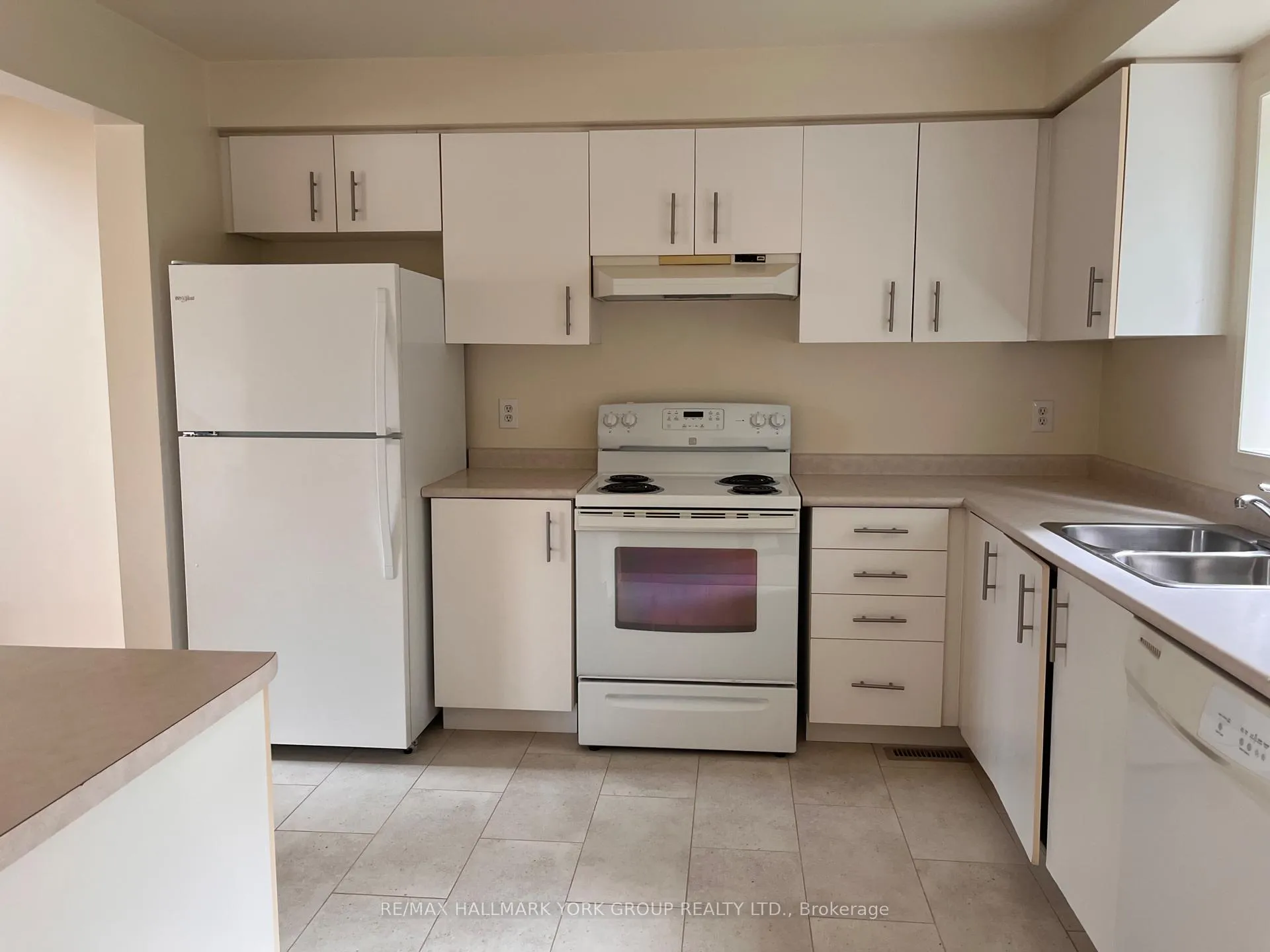 Photo 5 of Unit 47, 490 Veterans Drive, Barrie, Holly — HOMEH
