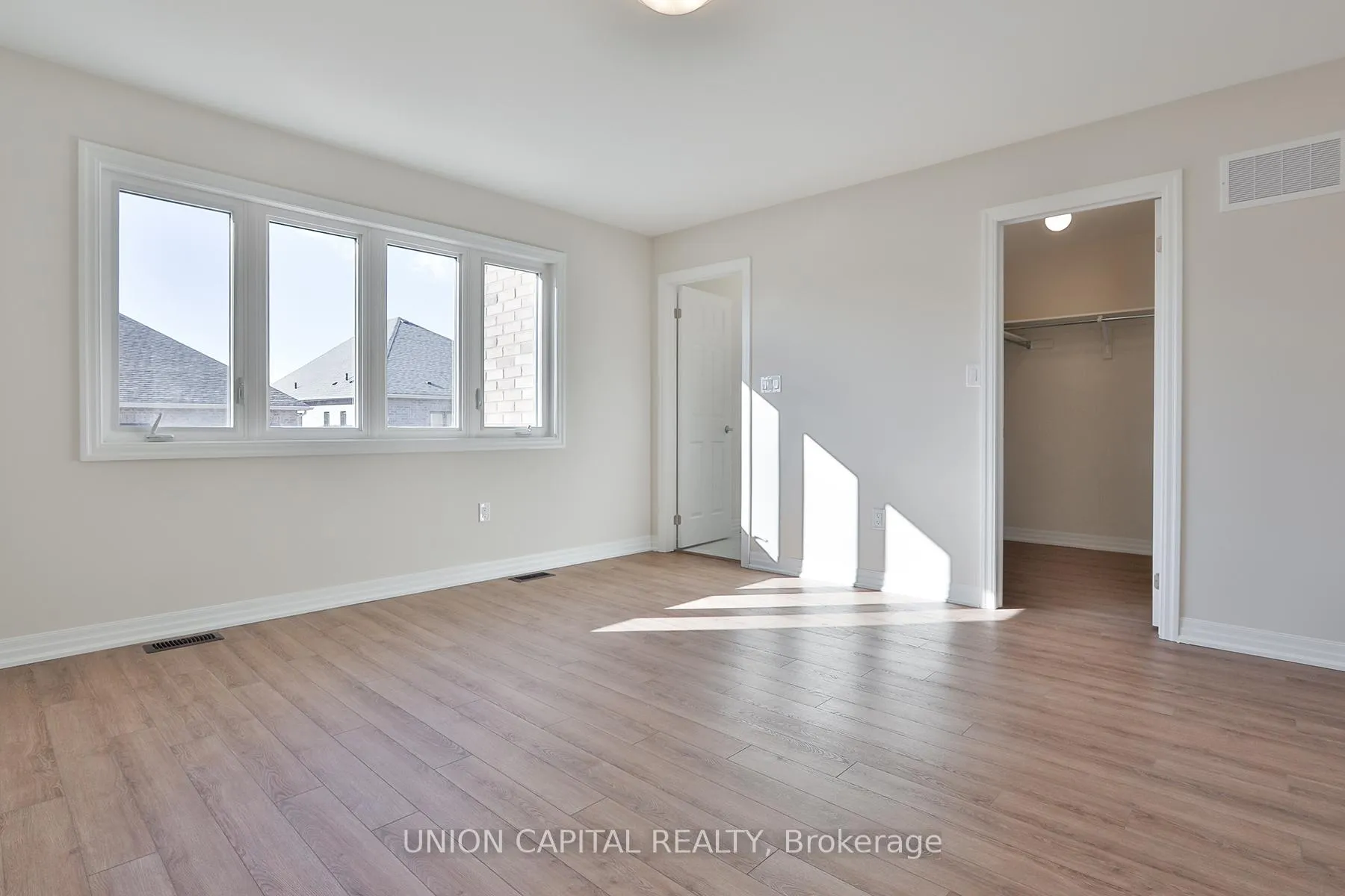Photo 17 of 47 Donald Ingram Crescent, Georgina, Keswick North — HOMEH