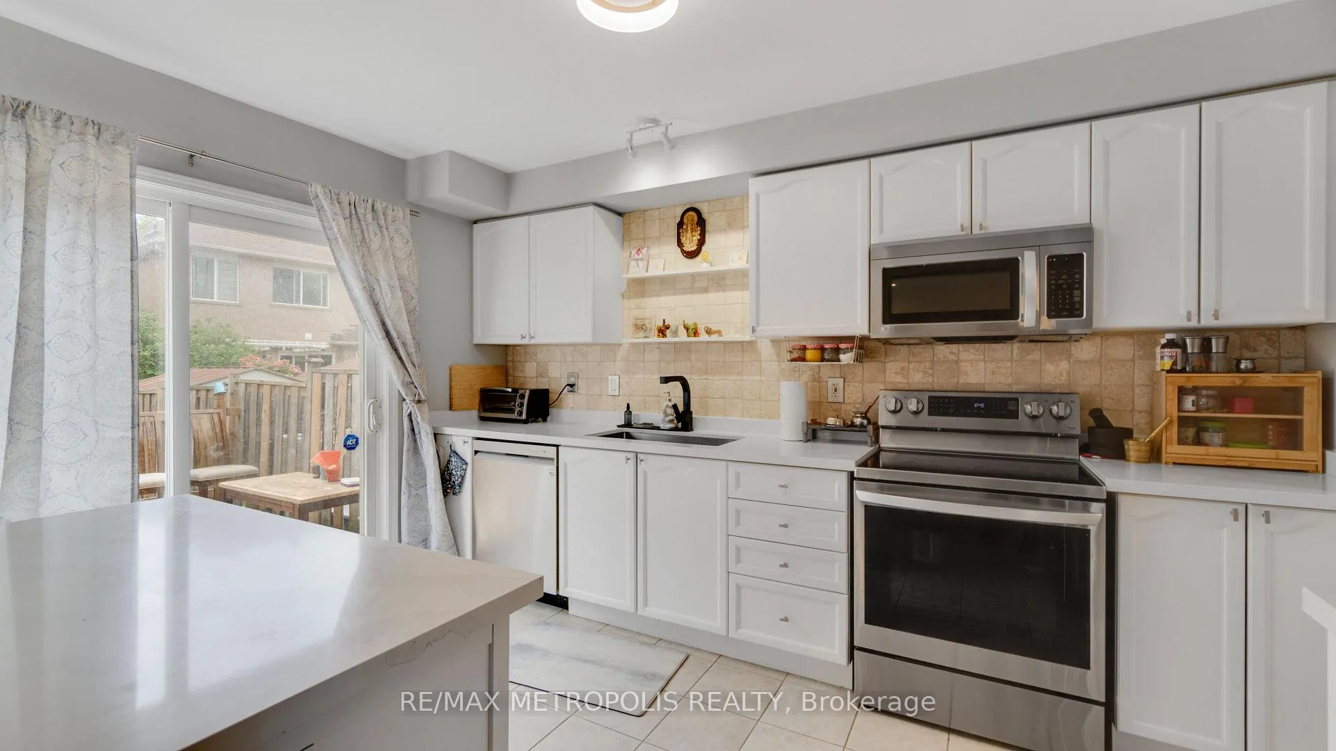 Photo 19 of 2420 Baintree Crescent, Oakville, Westmount — HOMEH