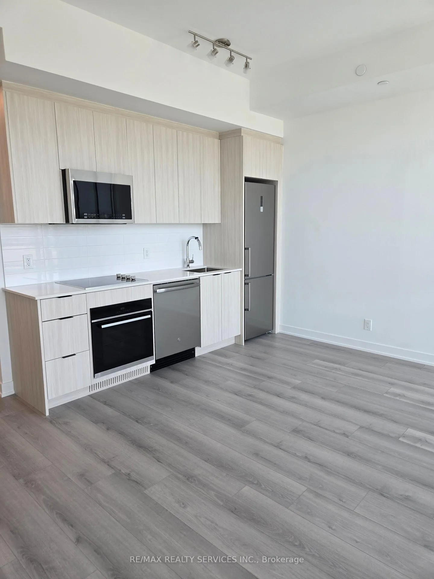 Photo 6 of Unit 217, 20 Deans Drive, Scarborough, Clairlea-Birchmount — HOMEH