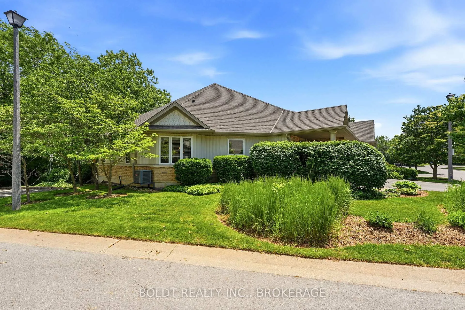 Photo 4 of Unit 6, 605 Welland Avenue, St. Catharines, Carlton/Bunting — HOMEH