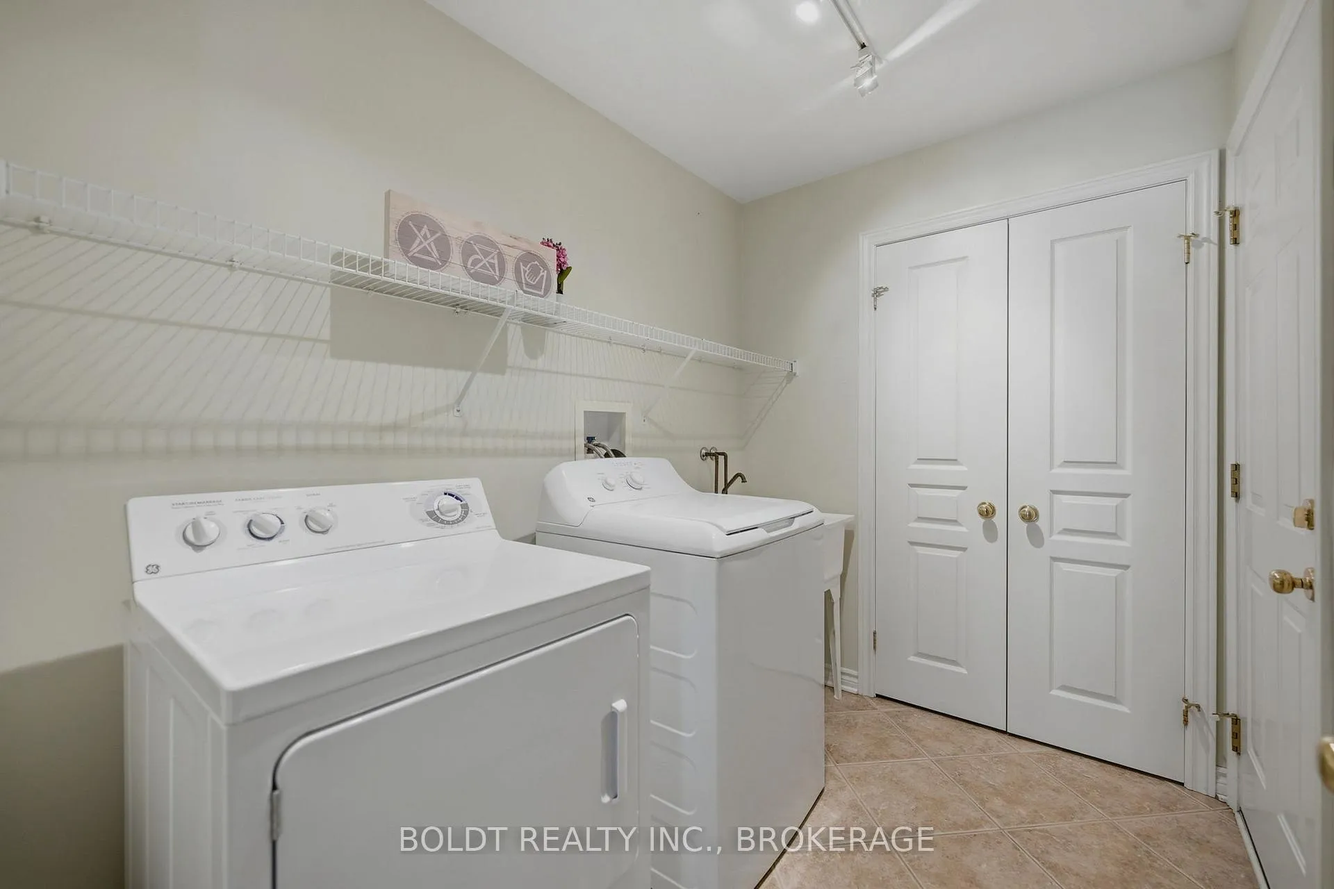 Photo 32 of Unit 6, 605 Welland Avenue, St. Catharines, Carlton/Bunting — HOMEH