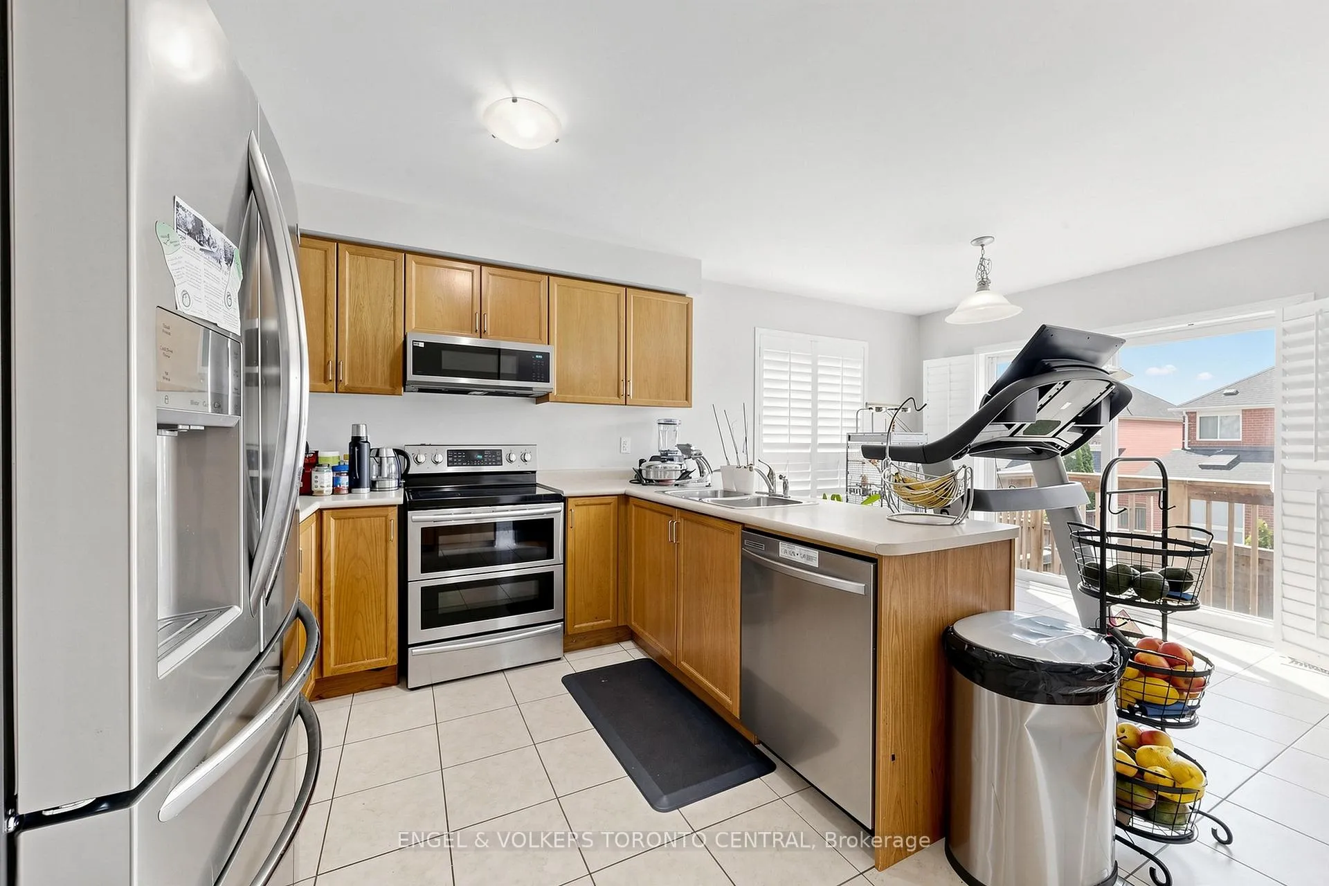 Photo 13 of 1628 Pennel Drive, Oshawa, Taunton — HOMEH