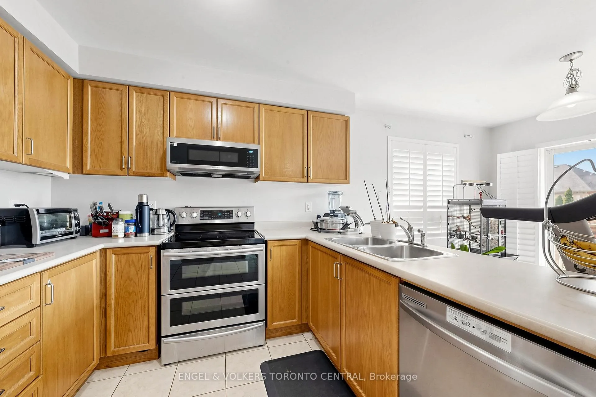 Photo 14 of 1628 Pennel Drive, Oshawa, Taunton — HOMEH