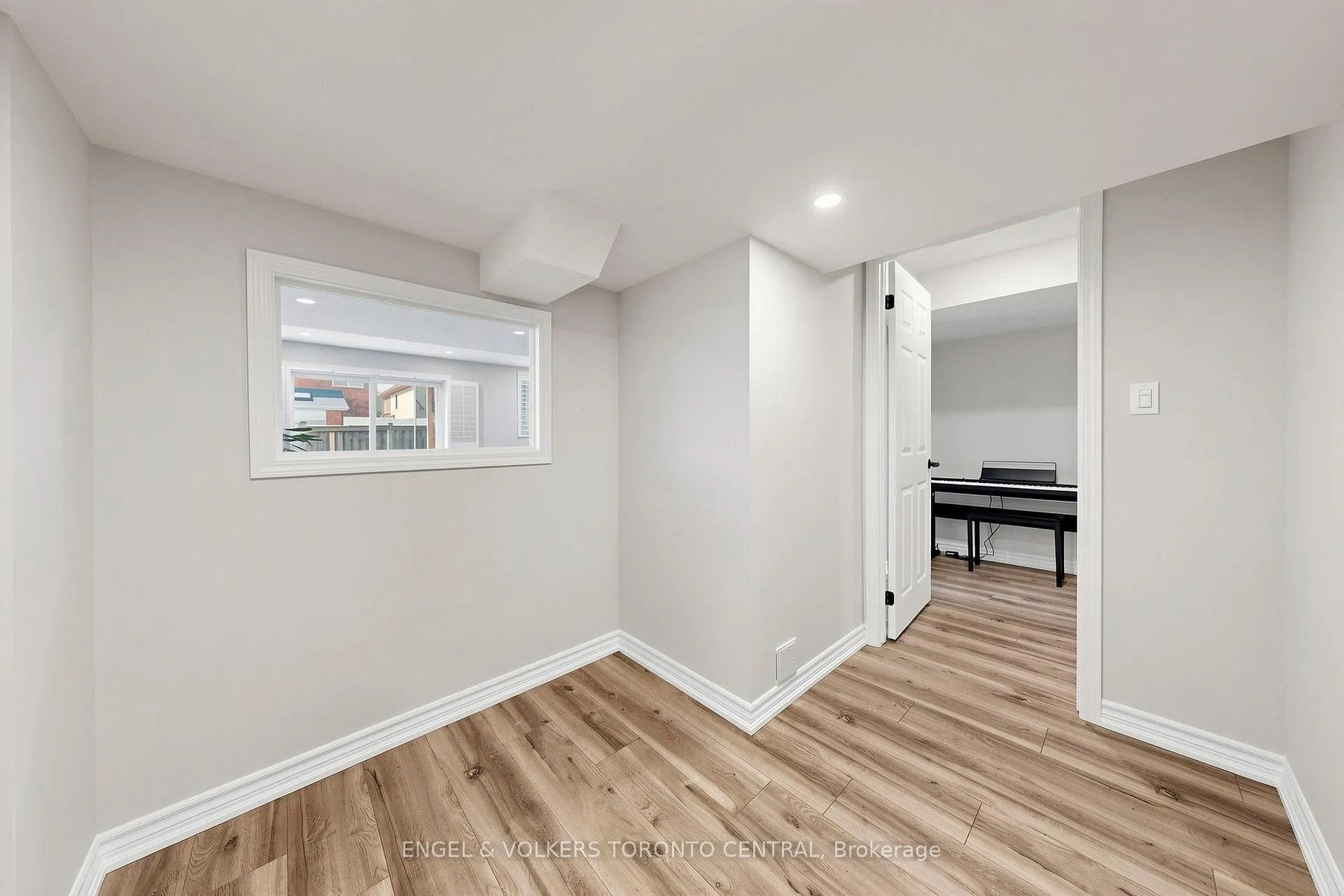 Photo 31 of 1628 Pennel Drive, Oshawa, Taunton — HOMEH