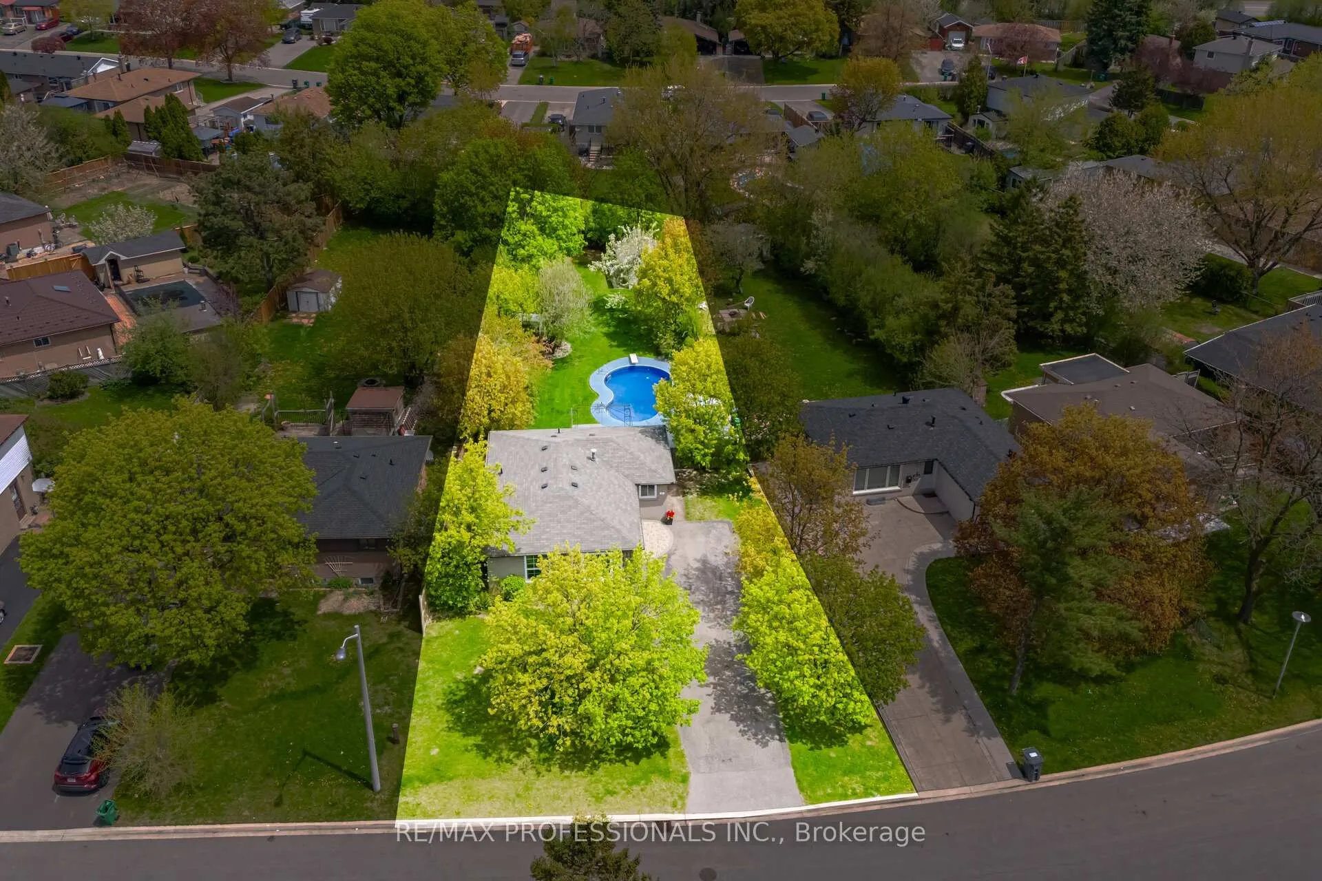 Photo 3 of 5 Flavian Crescent, Brampton, Southgate — HOMEH