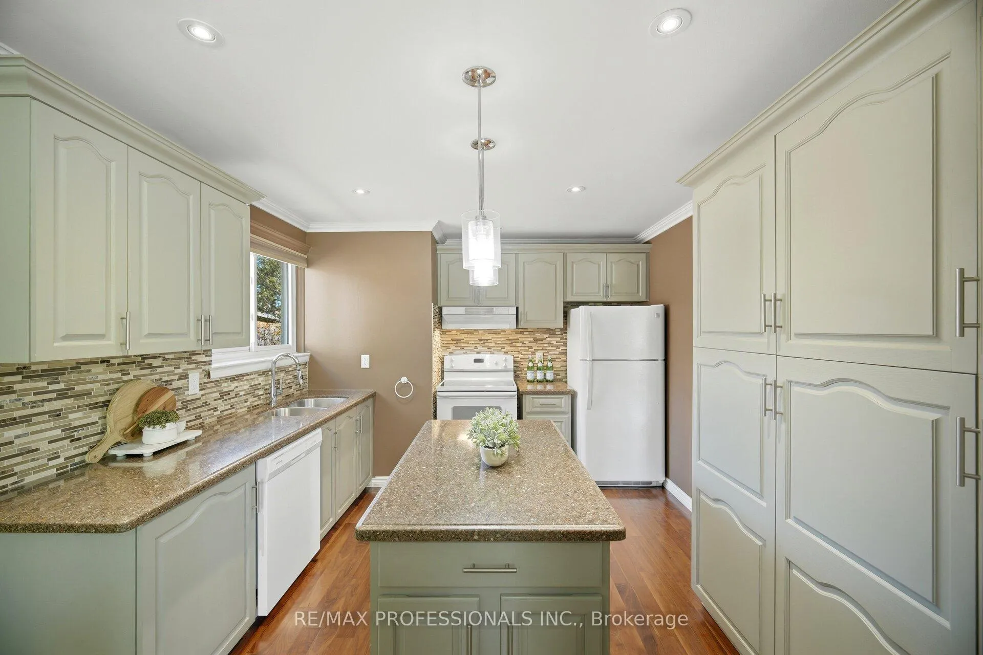 Photo 16 of 5 Flavian Crescent, Brampton, Southgate — HOMEH