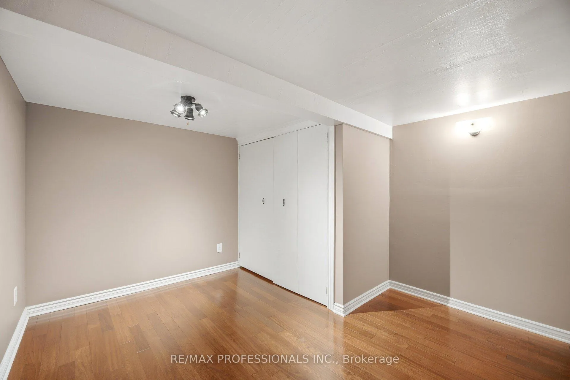 Photo 31 of 5 Flavian Crescent, Brampton, Southgate — HOMEH