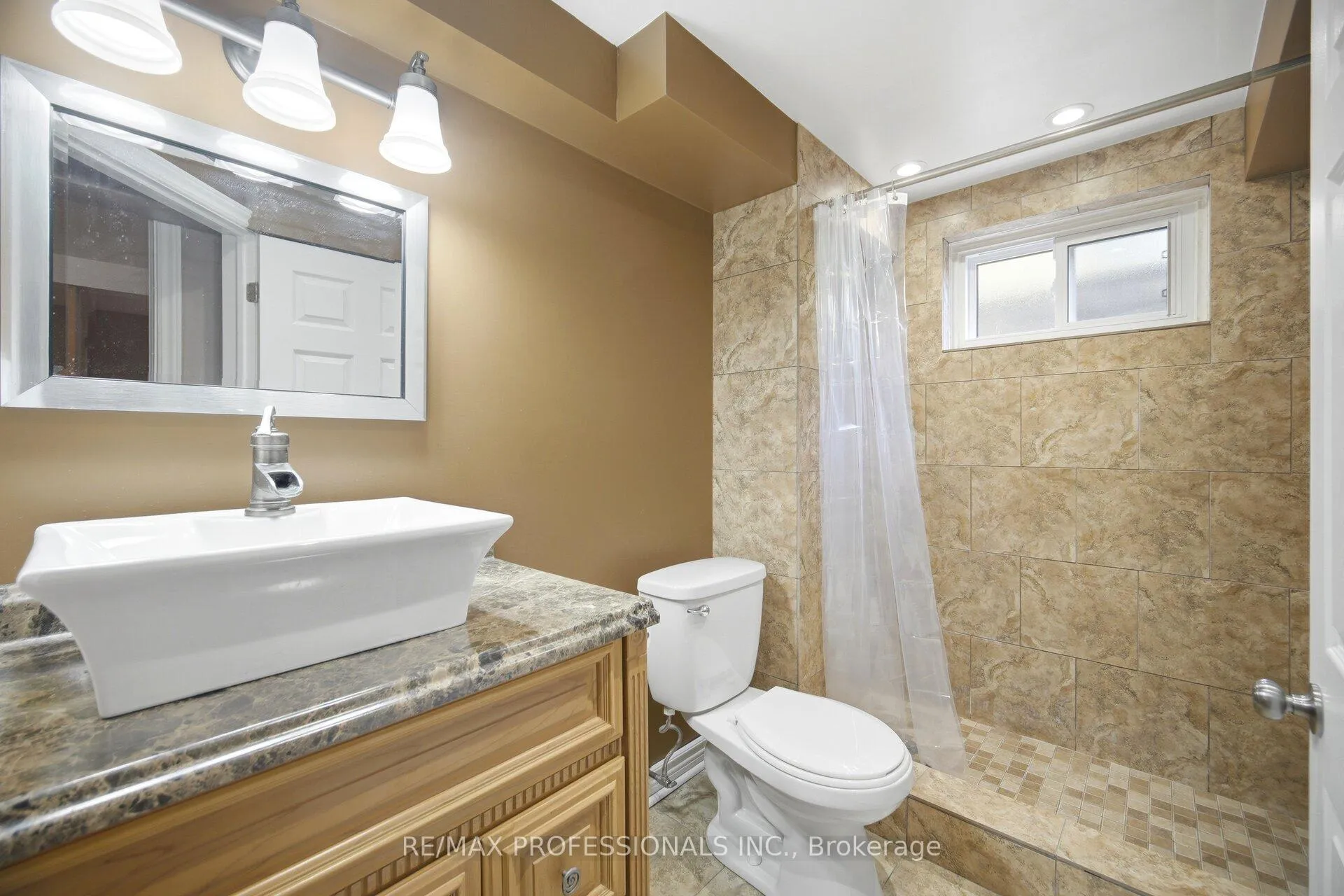 Photo 34 of 5 Flavian Crescent, Brampton, Southgate — HOMEH