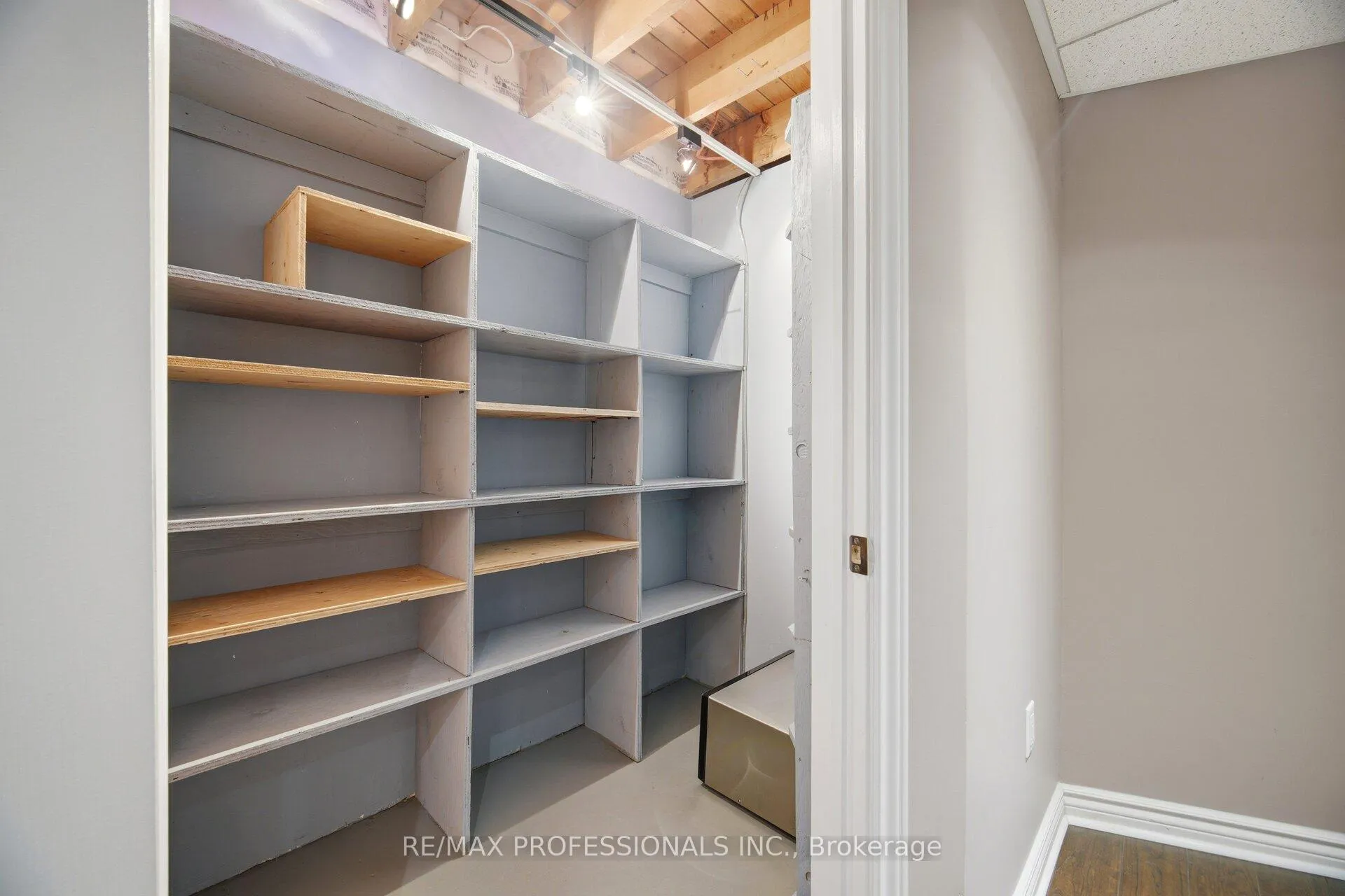 Photo 38 of 5 Flavian Crescent, Brampton, Southgate — HOMEH
