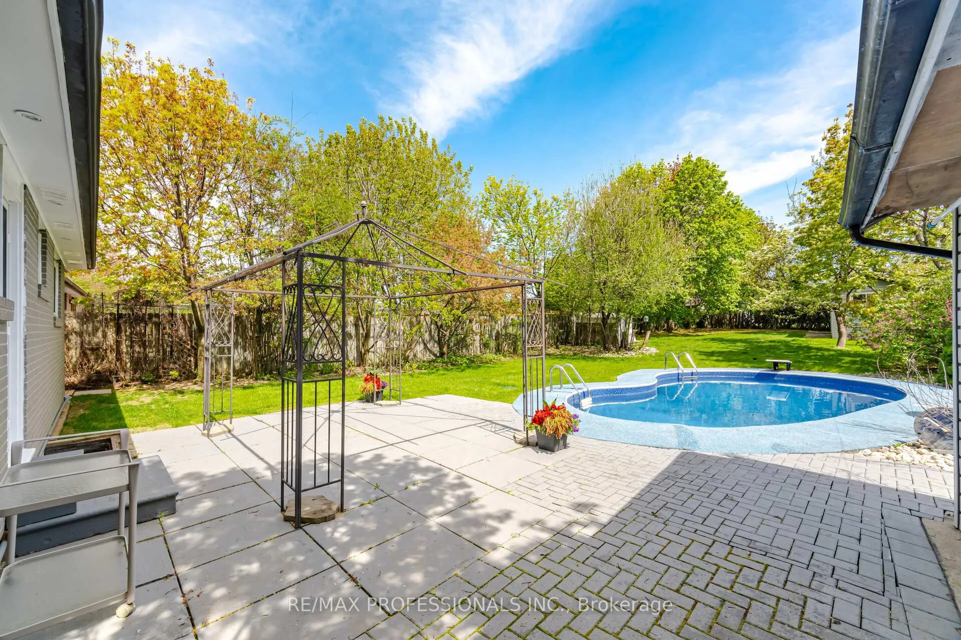 Photo 40 of 5 Flavian Crescent, Brampton, Southgate — HOMEH
