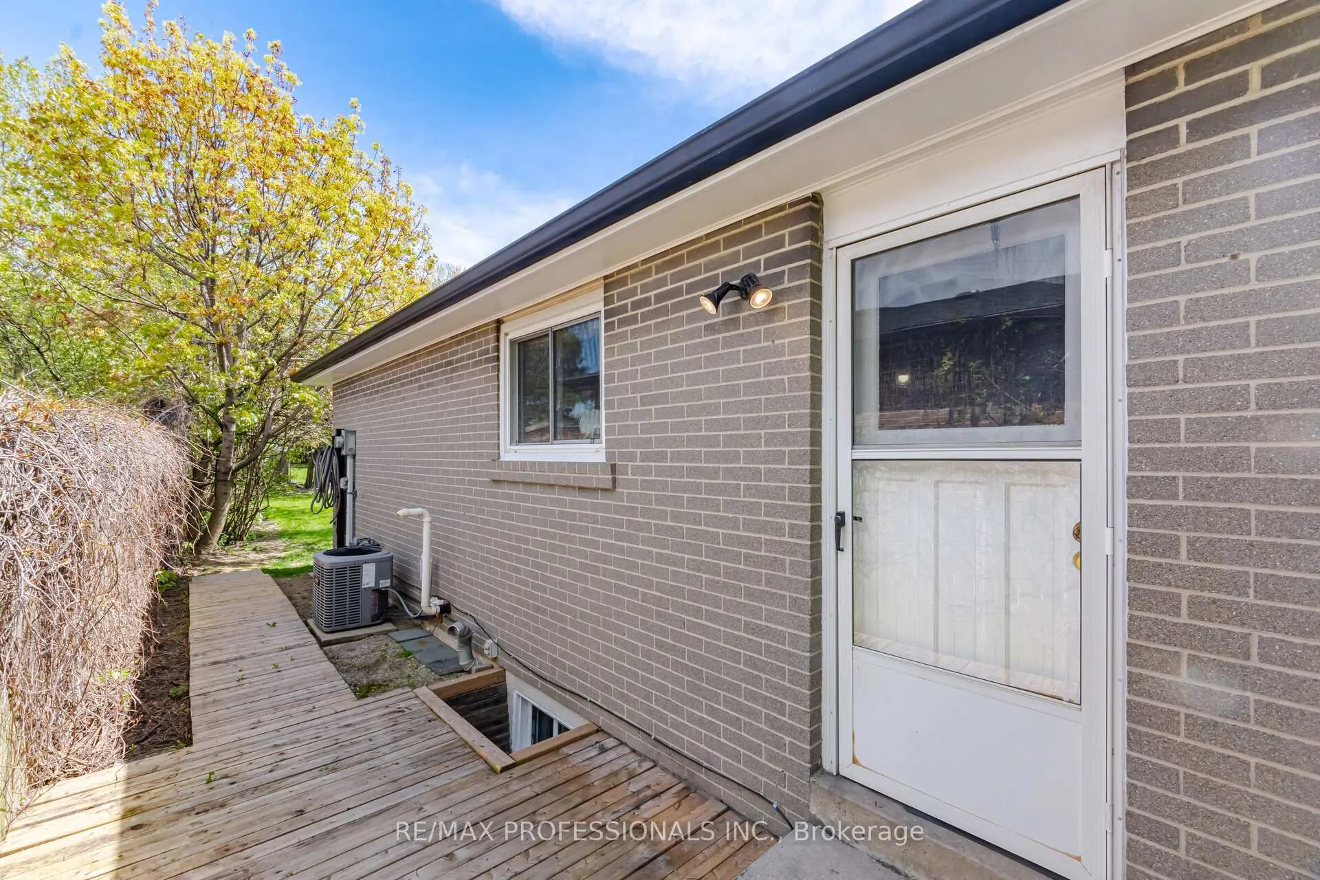 Photo 44 of 5 Flavian Crescent, Brampton, Southgate — HOMEH