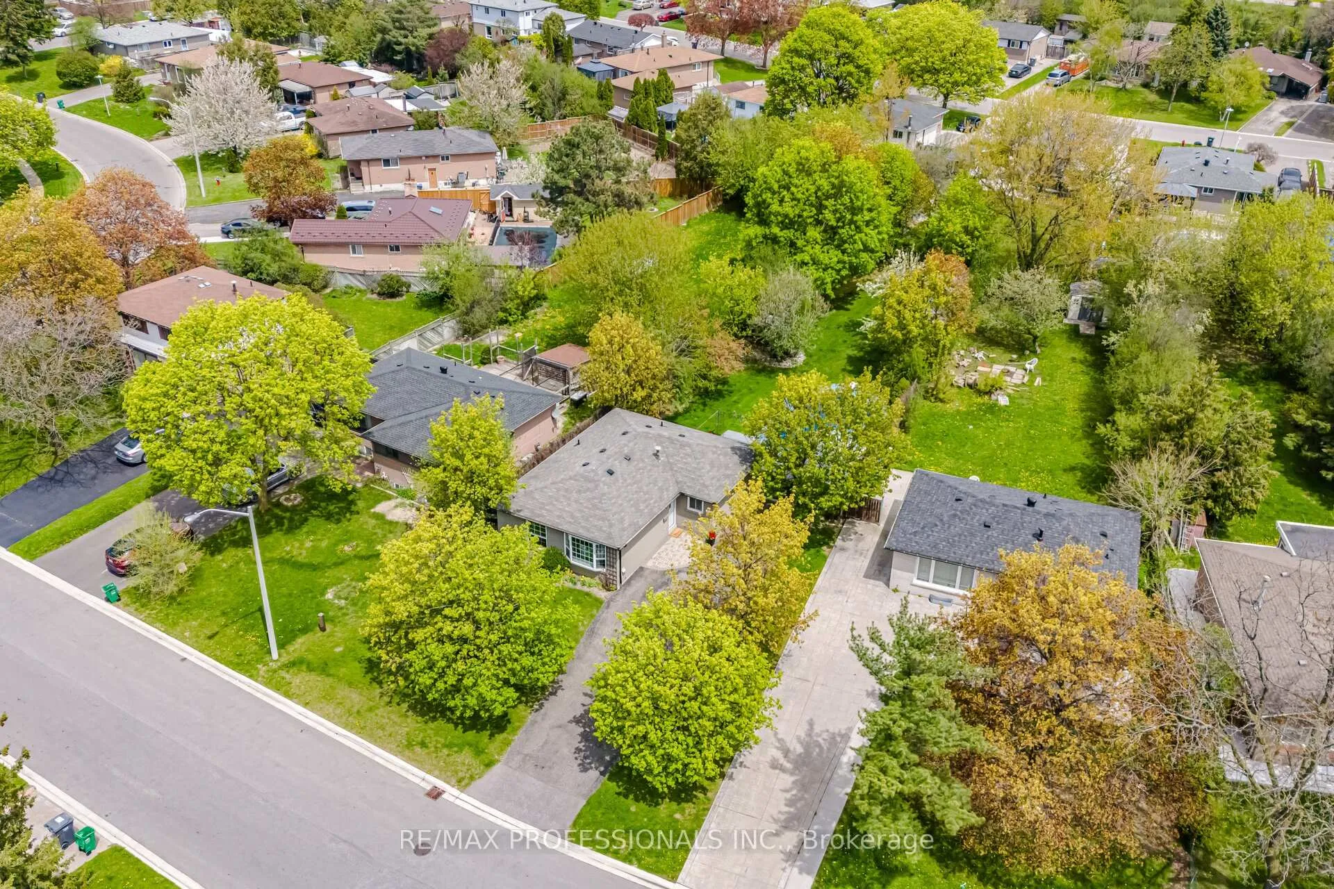 Photo 46 of 5 Flavian Crescent, Brampton, Southgate — HOMEH