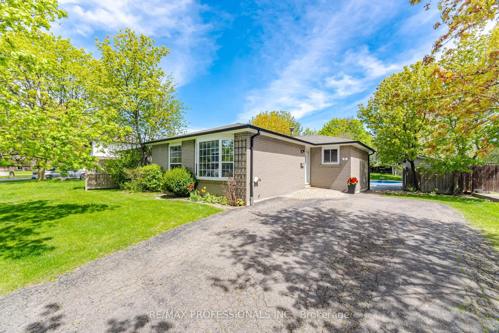 Photo 49 of 5 Flavian Crescent, Brampton, Southgate — HOMEH