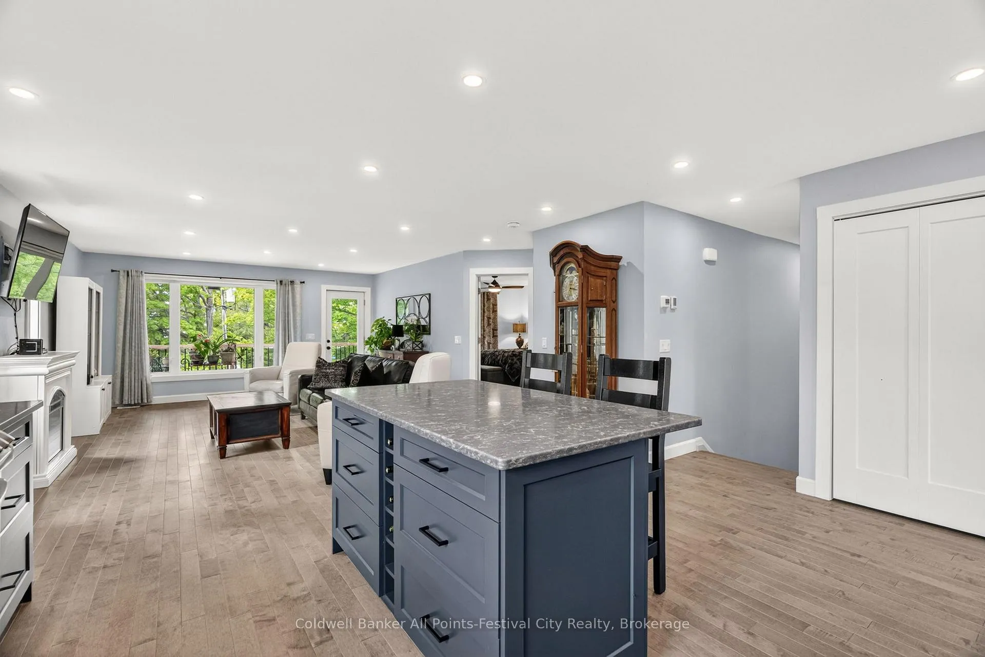Photo 17 of 30 Bluewater Drive, Central Huron, Goderich — HOMEH