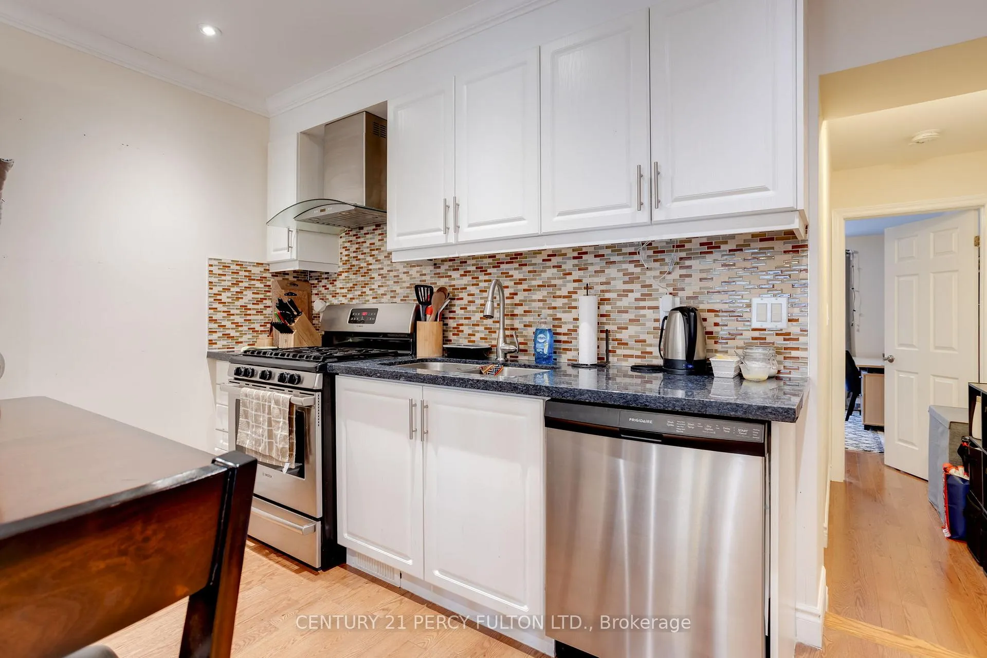 Photo 3 of Unit Main, 209 Coxwell Avenue, Toronto, Greenwood-Coxwell — HOMEH