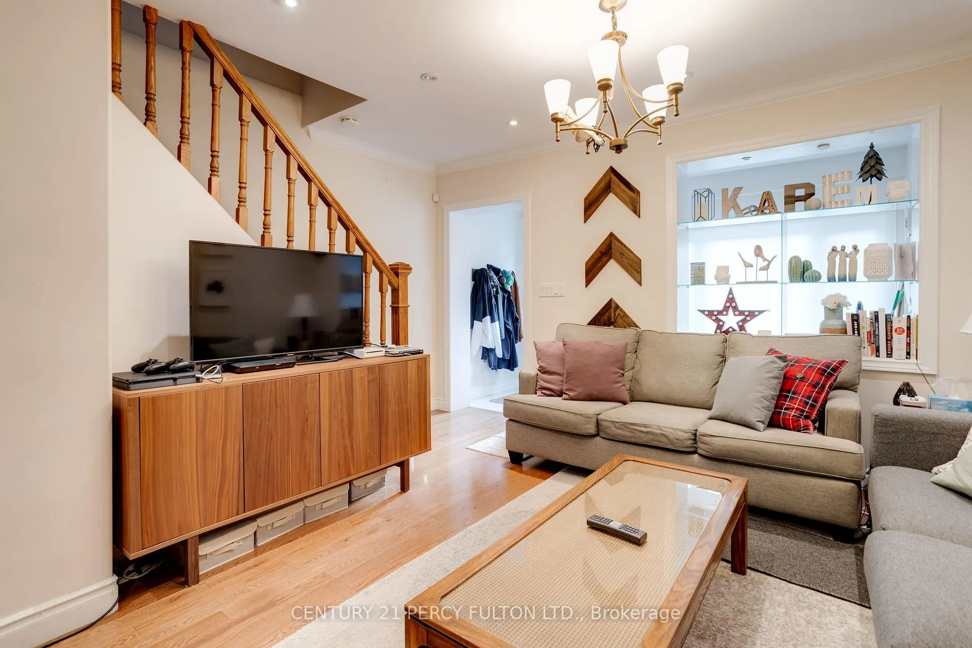 Photo 5 of Unit Main, 209 Coxwell Avenue, Toronto, Greenwood-Coxwell — HOMEH