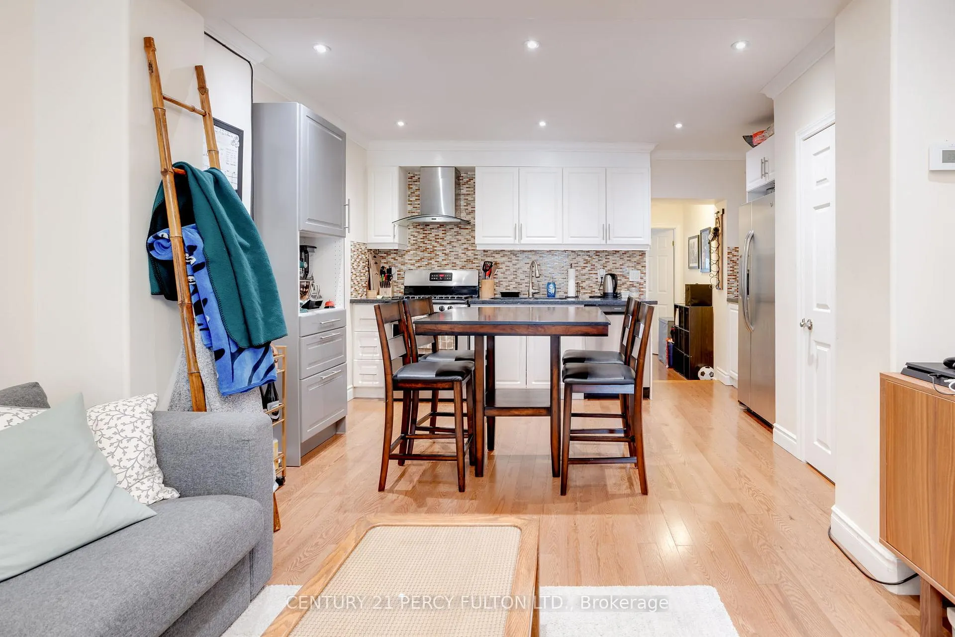 Photo 8 of Unit Main, 209 Coxwell Avenue, Toronto, Greenwood-Coxwell — HOMEH