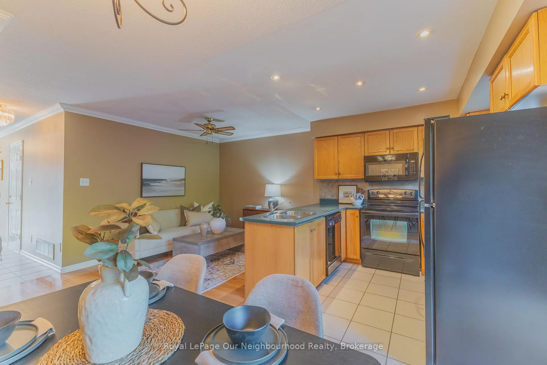 Photo 6 of Unit 23, 811 Wilson Road N, Oshawa, Pinecrest — HOMEH