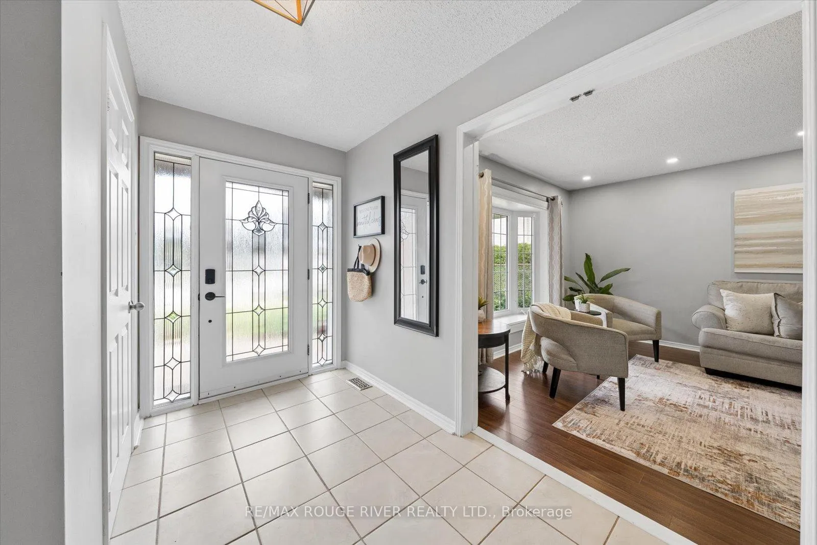 Photo 3 of 6 Snowden Court, Clarington, Newcastle — HOMEH