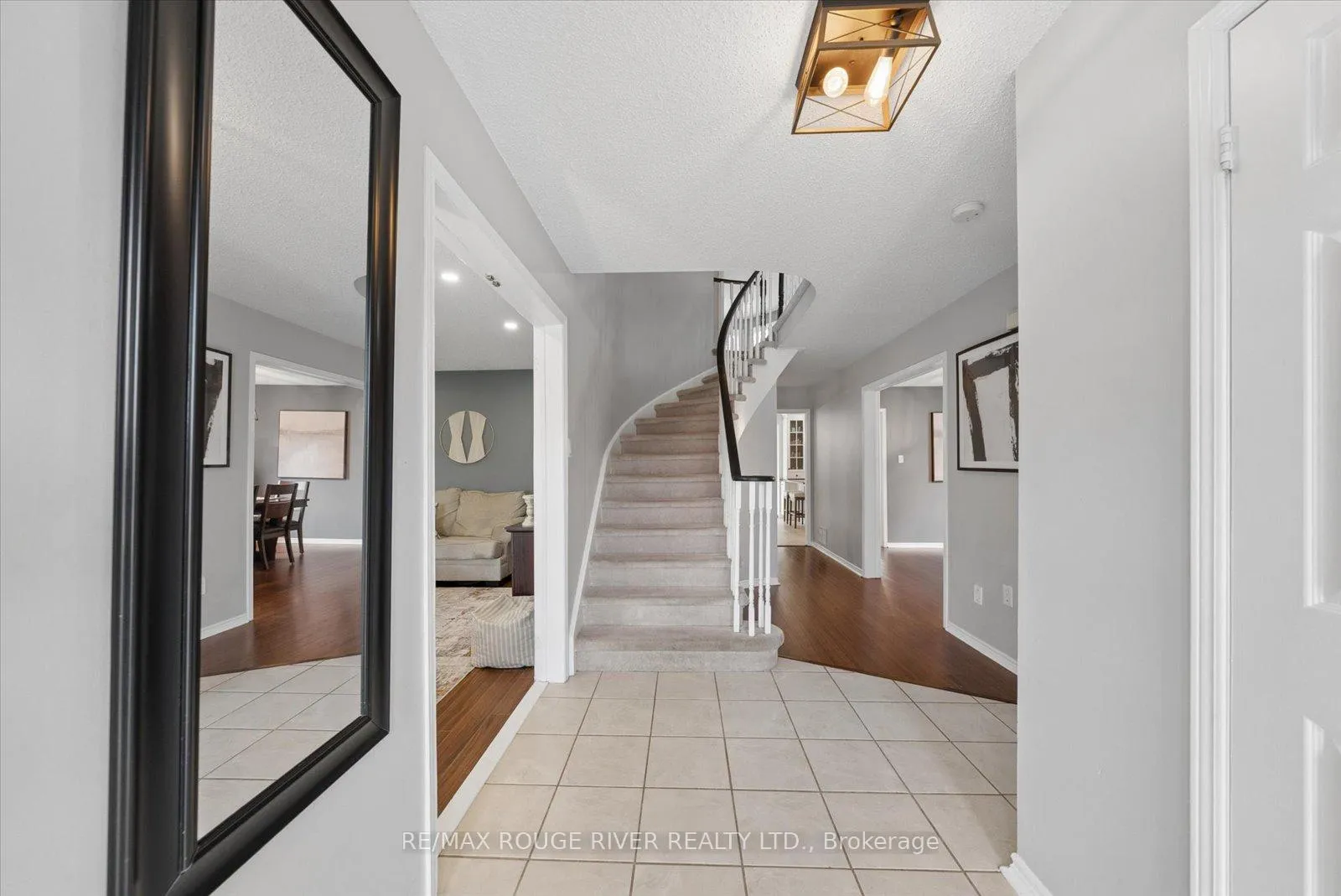 Photo 4 of 6 Snowden Court, Clarington, Newcastle — HOMEH