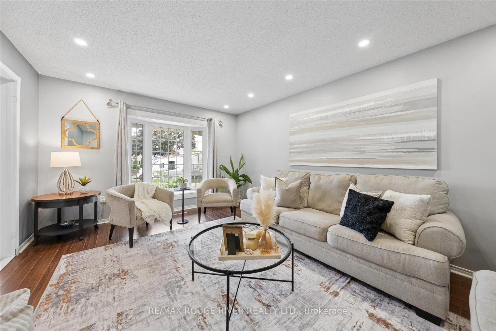 Photo 5 of 6 Snowden Court, Clarington, Newcastle — HOMEH