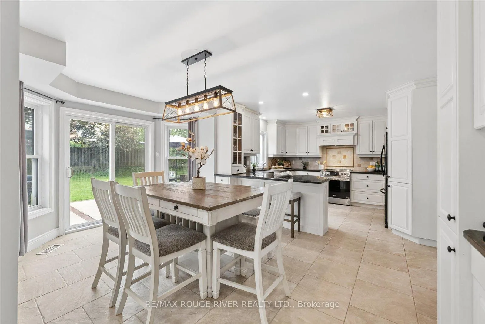 Photo 8 of 6 Snowden Court, Clarington, Newcastle — HOMEH