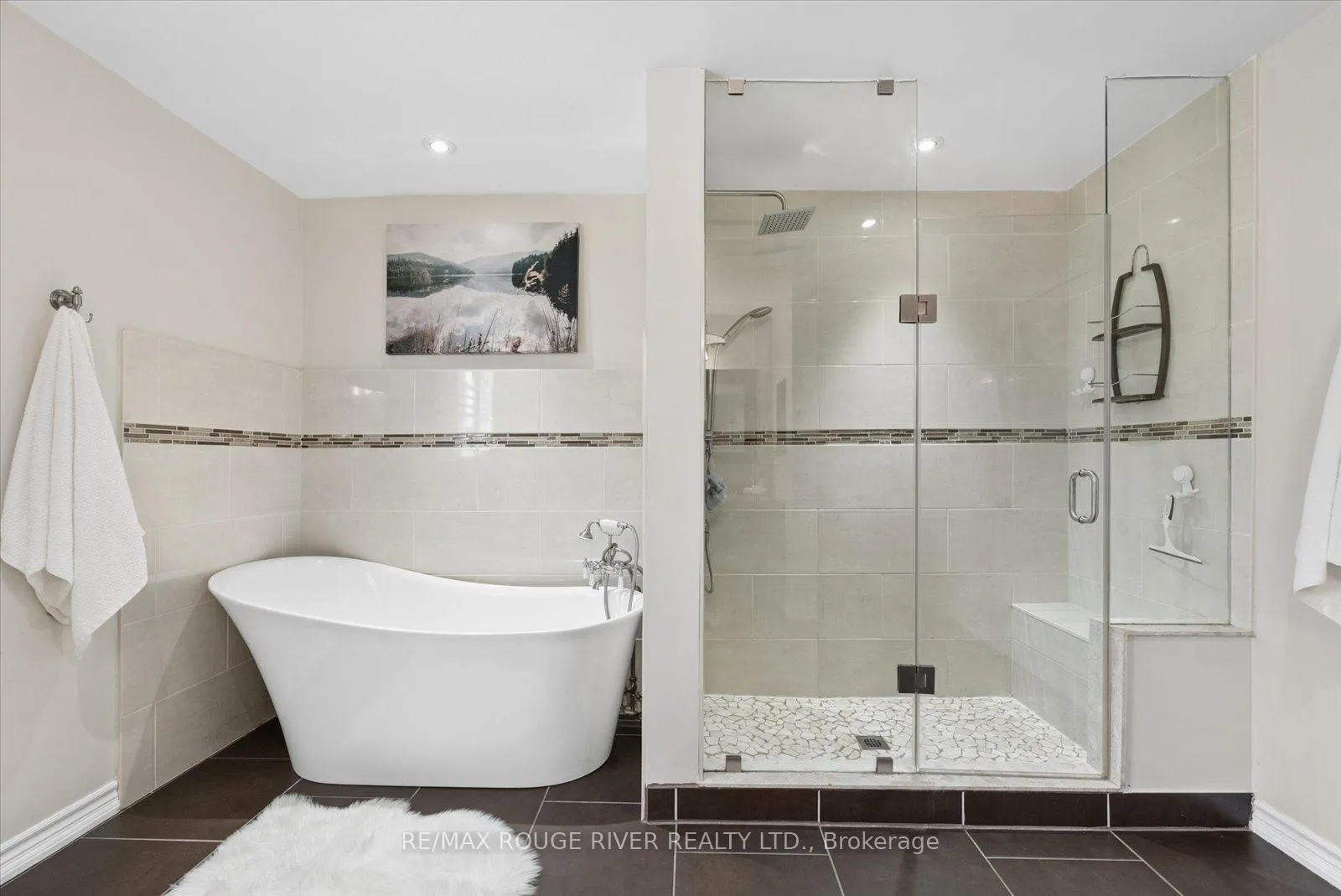 Photo 20 of 6 Snowden Court, Clarington, Newcastle — HOMEH