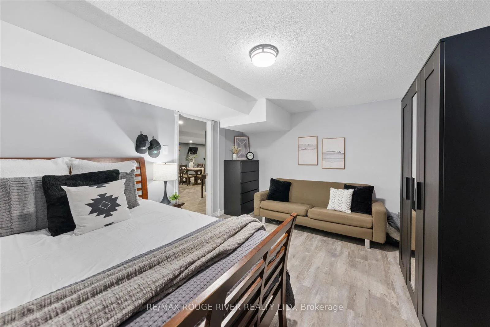 Photo 33 of 6 Snowden Court, Clarington, Newcastle — HOMEH