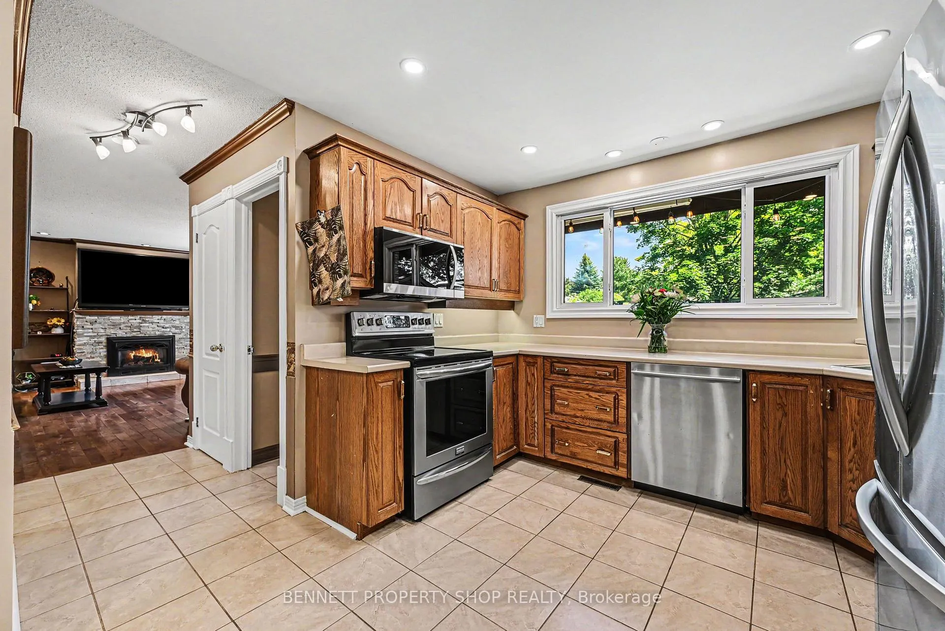 Photo 10 of 78 Meadowbank Drive, Ottawa, Briargreen — HOMEH