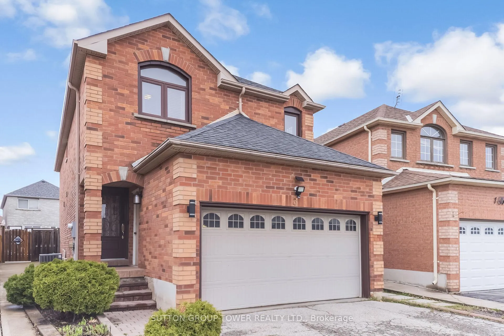 Photo 2 of 3 Arthurs Crescent, Brampton, Fletcher's West — HOMEH