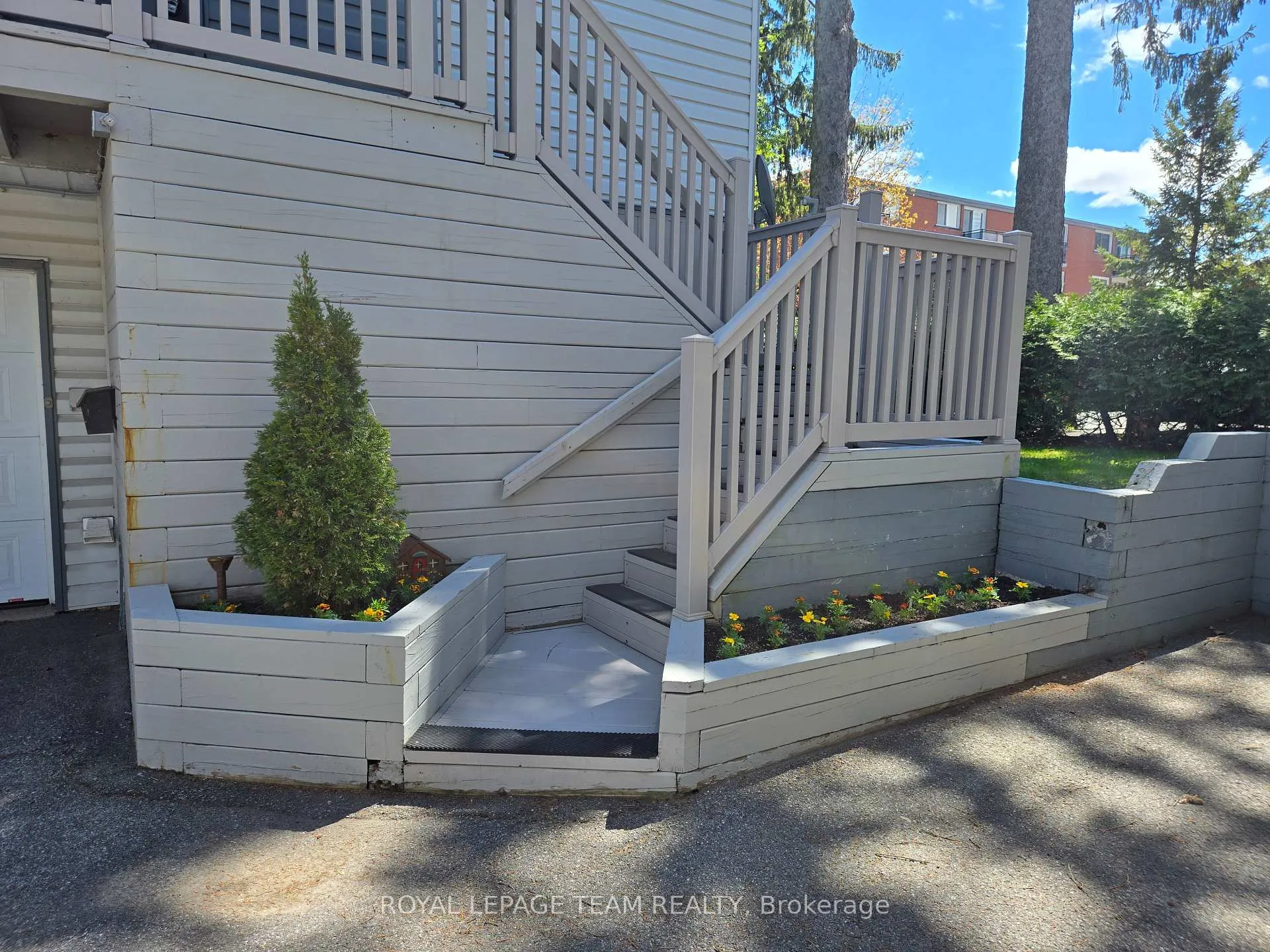 Photo 3 of Unit 13, 817 High Street, Ottawa, Britannia Heights — HOMEH