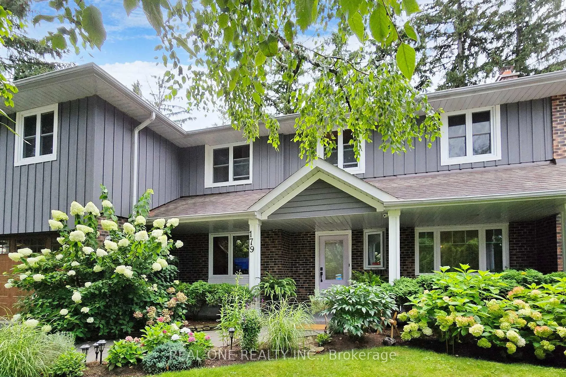 Photo 3 of 179 Shanley Terrace, Oakville, West — HOMEH