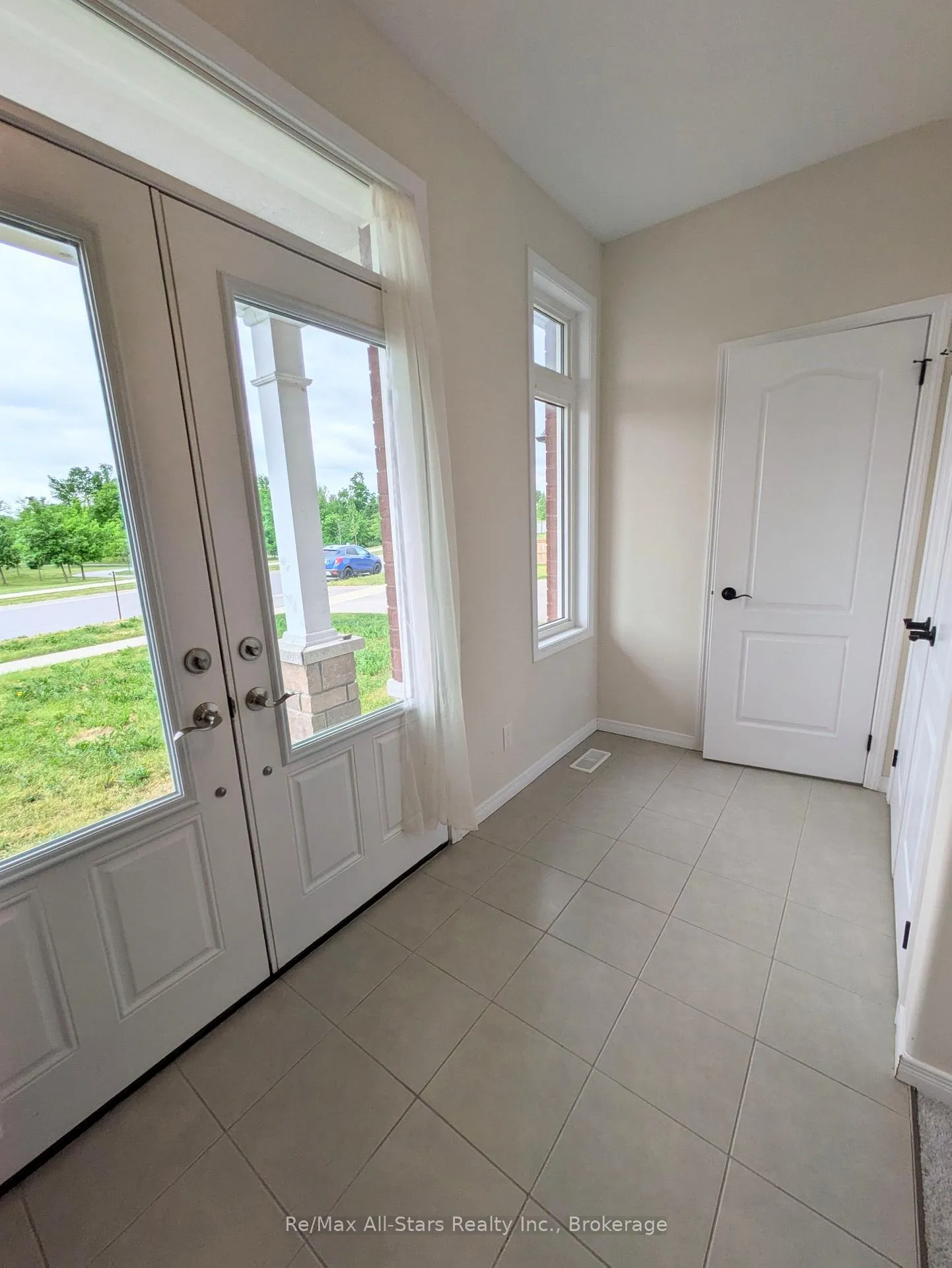 Photo 3 of 76 Alcorn Drive, Kawartha Lakes, Lindsay — HOMEH