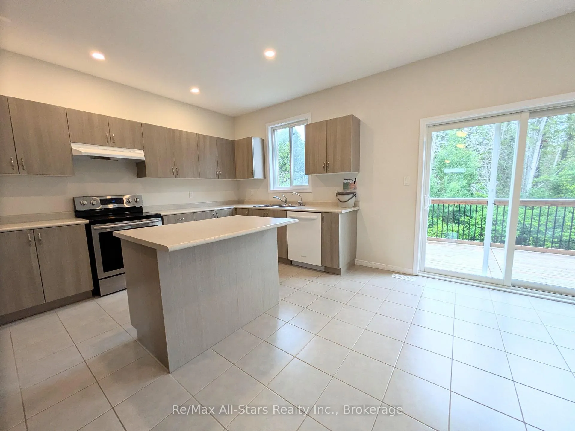 Photo 5 of 76 Alcorn Drive, Kawartha Lakes, Lindsay — HOMEH