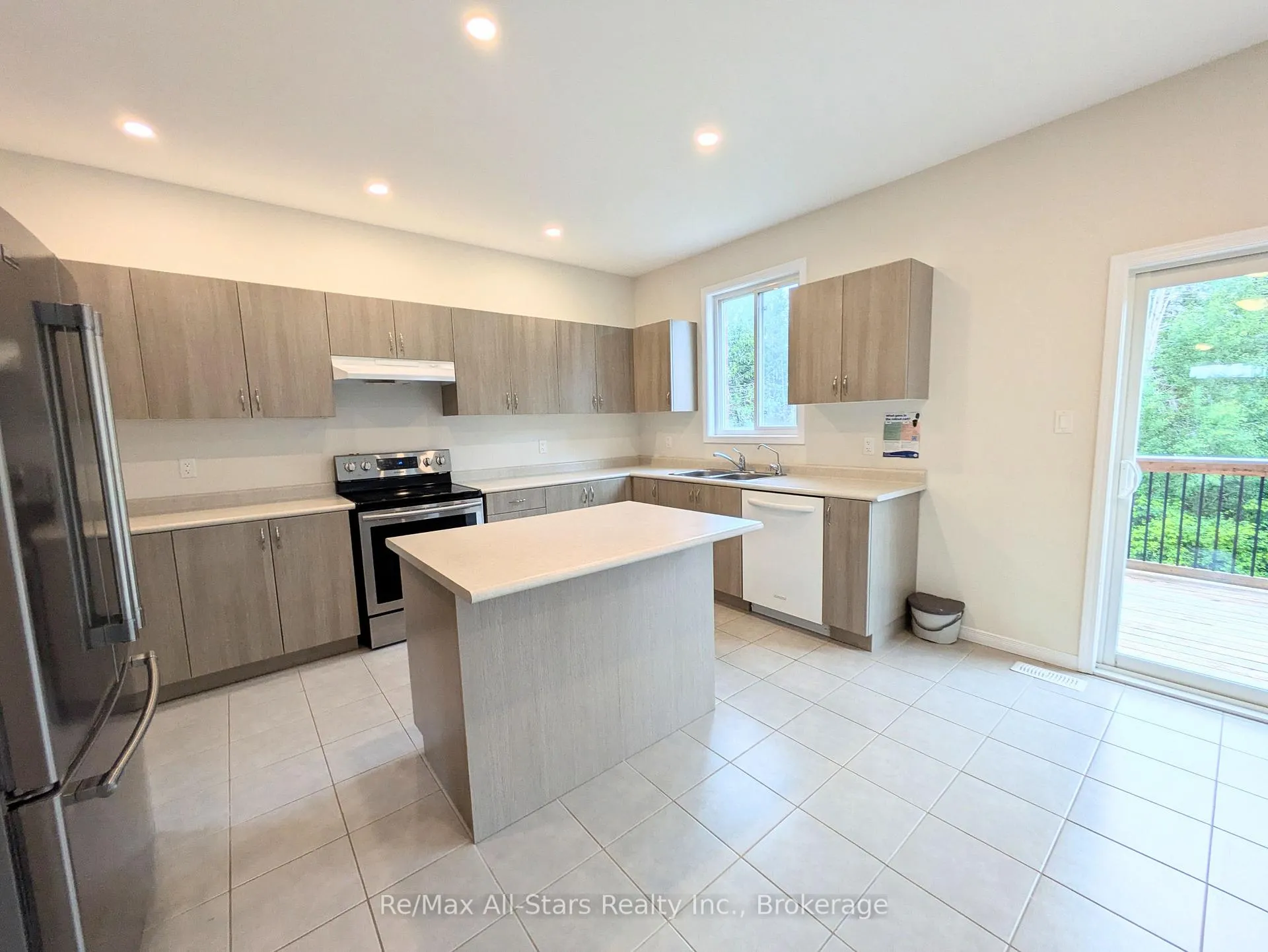 Photo 7 of 76 Alcorn Drive, Kawartha Lakes, Lindsay — HOMEH