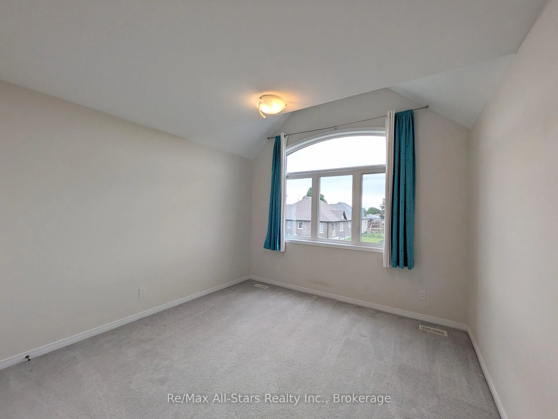 Photo 18 of 76 Alcorn Drive, Kawartha Lakes, Lindsay — HOMEH