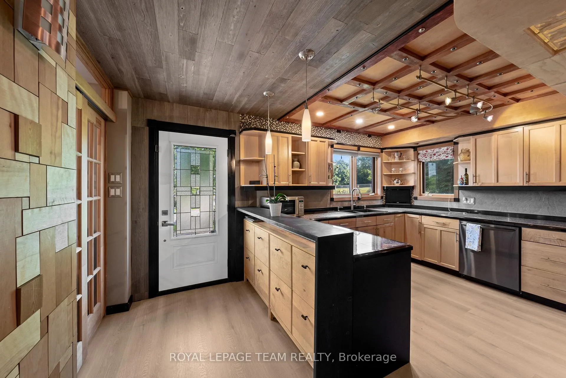 Photo 4 of 1386 Randall Avenue, Ottawa, Alta Vista — HOMEH