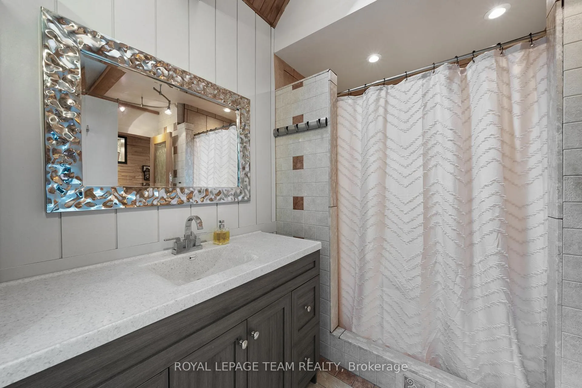 Photo 17 of 1386 Randall Avenue, Ottawa, Alta Vista — HOMEH