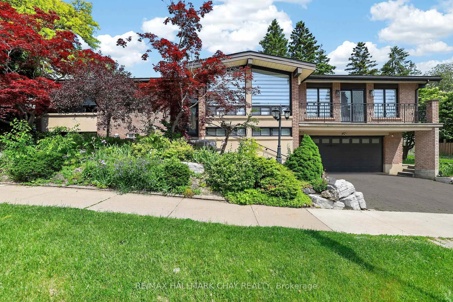 Front of Unit Upper, 80 Beaumonde Heights Drive
