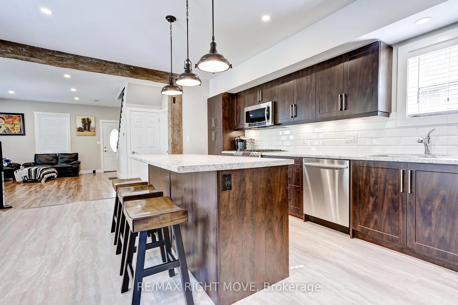 Photo 6 of 209 Atherley Road, Orillia — HOMEH