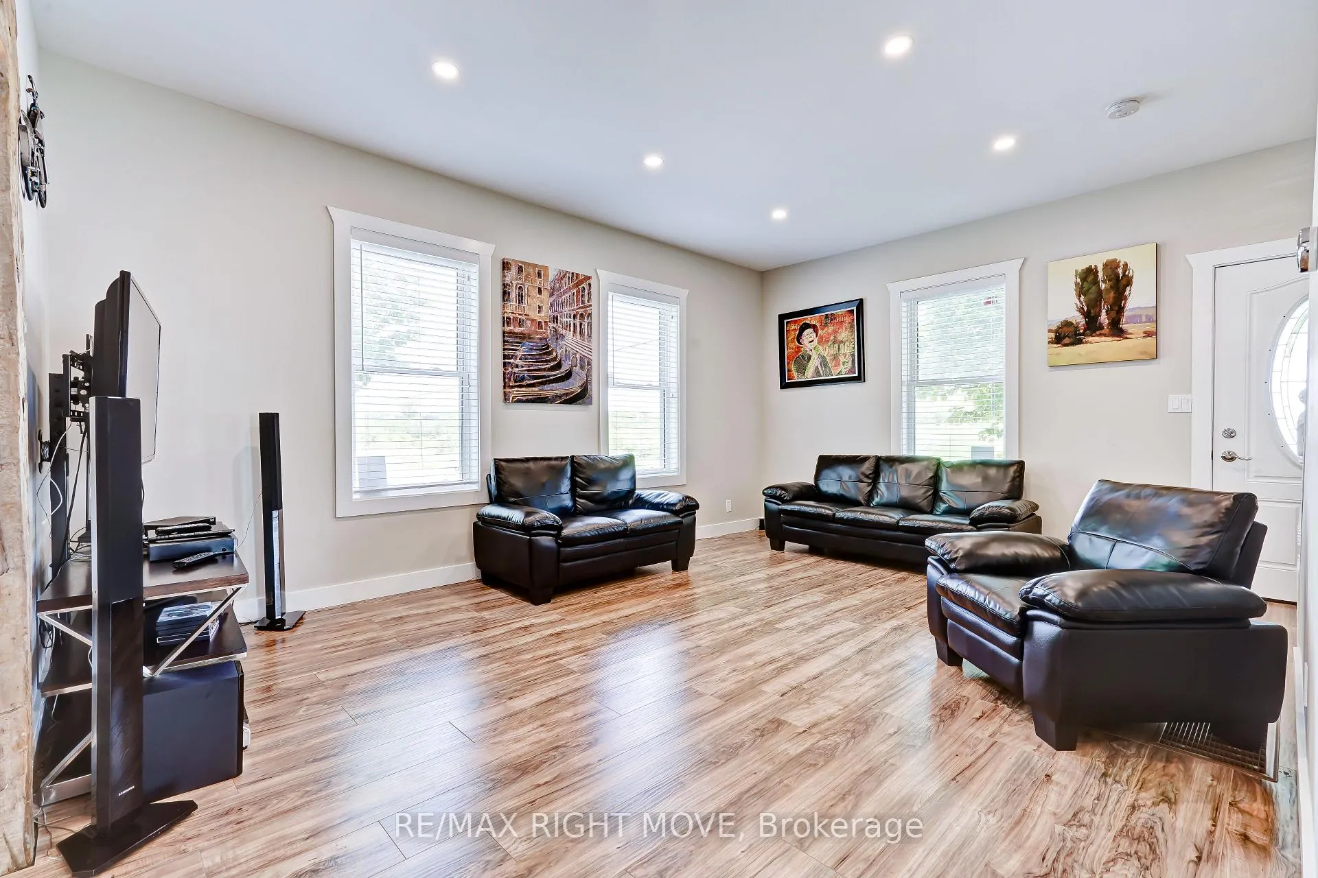 Photo 8 of 209 Atherley Road, Orillia — HOMEH